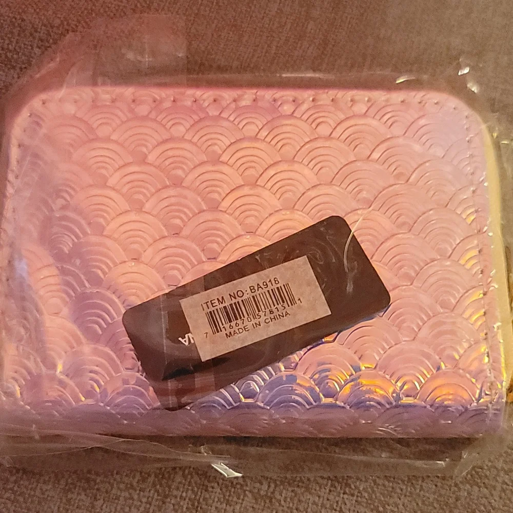 Iridescent Pink Wallet Clamshell Design Zip Wallet! - Picture 4 of 4